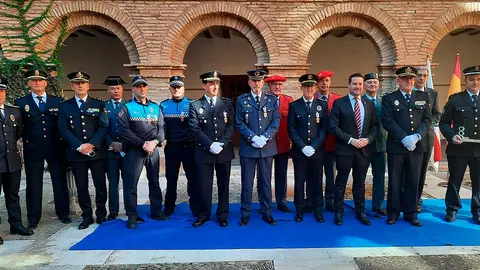 El alcalde Alejandro Toquero ha impuesto estas distinciones a los jefes de Polic&iacute;a Local, Polic&iacute;a Foral y  Polic&iacute;a Nacional de Tudela, al capit&aacute;n de la Guardia Civil y al coronel del Acuartelamiento de Bardenas
