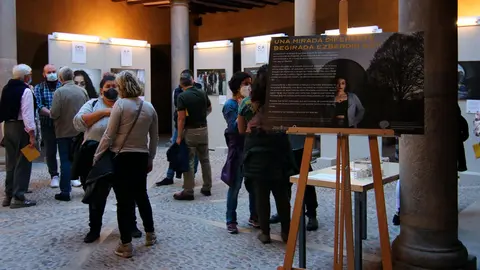 Exposici&oacute;n Una mirada diferente en la UNED Tudela 3