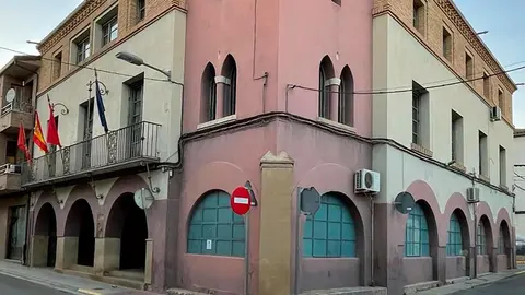 Fachada del Ayuntamiento de Bu&ntilde;uel