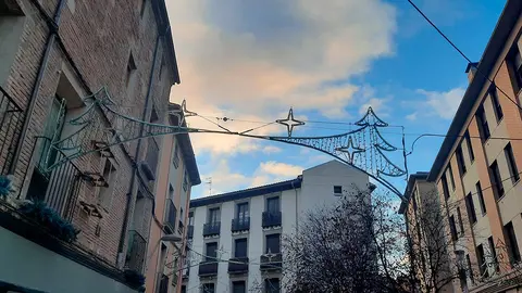 El encendido mostrar&aacute; nuevos elementos lum&iacute;nicos alquilados y otros de nueva adquisici&oacute;n a los que de nuevo se unen los elaborados por la Escuela Taller El Castillo y las residencias