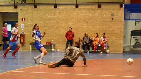 Izaskun Jim&eacute;nez consigue batir a Olaia Martinez de Irujo, portera local