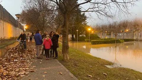 La jornada ha resultado l&uacute;dica en la ciudad, observando la ciudadan&iacute; la evidente crecida a lo largo del d&iacute;a
