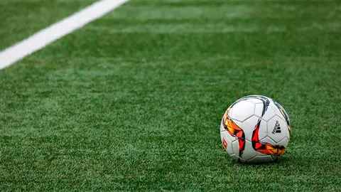 bal&oacute;n f&uacute;tbol campo deporte