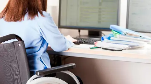 dicapacidad discapacitado empleo trabajo silla de ruedas inclusi&oacute;n