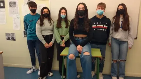 Eva Vidorreta junto a sus compa&ntilde;eros de 4&ordm; ESO de Ikastola Argia
