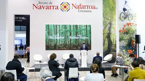El consejero Irujo en la inauguraci&oacute;n del stand de Navarra en FITUR 2022