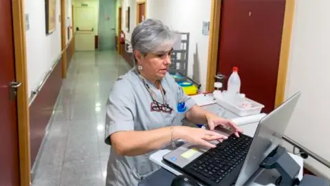 Hospital San Juan de Dios Torre monreal trabajadora