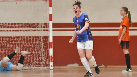 Luc&iacute;a Izal inaugura el marcador en el minuto 13'