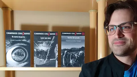 David Cucarella con la trilog&iacute;a de Caminos Cruzados