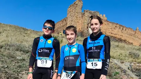 I&ntilde;igo Sicilia, Irati Sicilia y Hector Gorriz acudieron al duatl&iacute;&oacute;n de Trasmoz