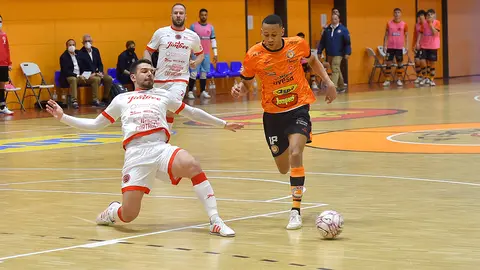 Andresito corta un ataque de Gabriel Henrique