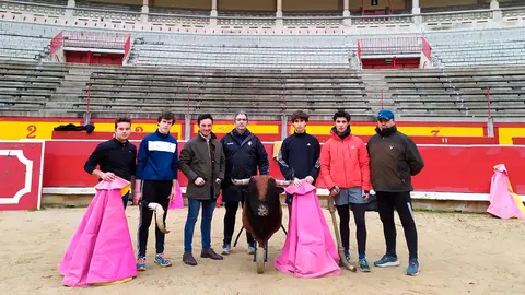 Imanol S&aacute;nchez presente en un entrenamiento de la Escuela Taurina de Pamplona