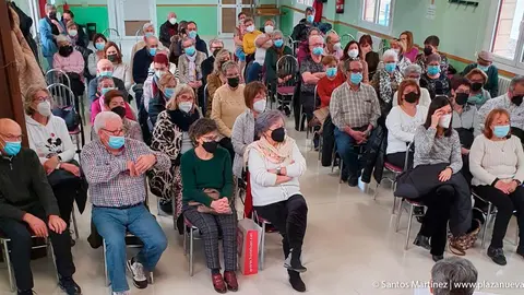 Asistentes a la presentaci&oacute;n del relato de Mari Carmen Eza Moreno