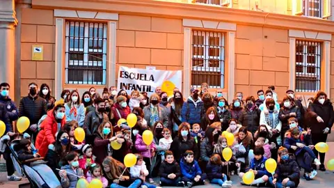 Concentraci&oacute;n en Valtierra por unas escuelas infantiles dignas