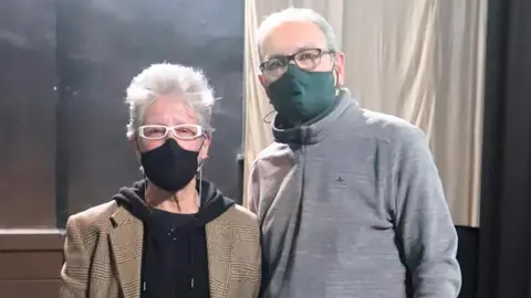 Marisa Iturbide, coordinadora y portavoz de la Asociaci&oacute;n Navarra de Municipios del Camino de la Vera Cruz, y Javier Salvat, presidente de &eacute;sta