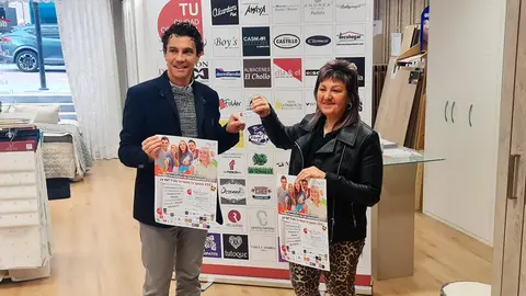 La presidenta de TUCC, Anabel Garc&iacute;a Lasala, en las instalaciones de Decohogar, presentando a los medios la campa&ntilde;a junto al vocal Pa&uacute;l Carcavilla Aguirre, este mi&eacute;rcoles 30 de marzo