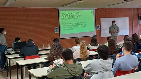 Unai Garma, joven rehabilitado, imparte talleres sobre la ludopat&iacute;a
