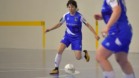 Maura encarando a porter&iacute;a