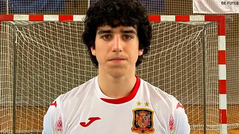 Alberto Lahuerta con la camiseta de la Selecci&oacute;n Espa&ntilde;ola