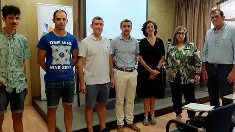 La Consejera de Desarrollo Rural del Gobierno de Navarra, Itziar G&oacute;mez, acompa&ntilde;ada del personal t&eacute;cnico y pol&iacute;tico de los territorios rurales implicados