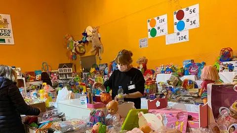 Rastrillo juguetes asociaci&oacute;n navarra Nuevo Futuro