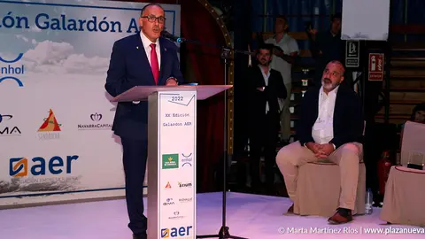 Jes&uacute;s P&eacute;rez Apestegu&iacute;a agradeciendo su galard&oacute;n de AER