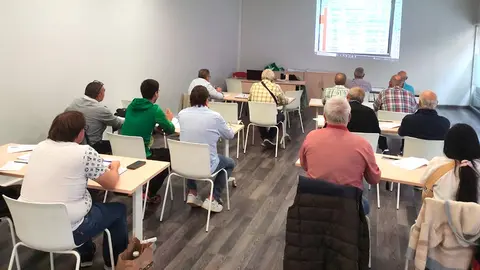 El curso de fitosanitarios nivel b&aacute;sico tuvo lugar en la sala polivalente ubicada en la Calle Araciel