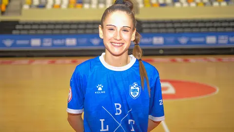Carla con la camiseta de La Boca Te L&iacute;a