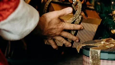 pap&aacute; noel regalo &aacute;rbol navidad