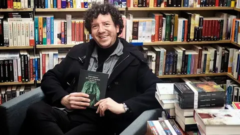 Donald Navas Zeled&oacute;n present&oacute; su libro &lsquo;Descubrimos que no est&aacute;bamos tan solos&rsquo; en la librer&iacute;a Letras a la Taza de Tudela
