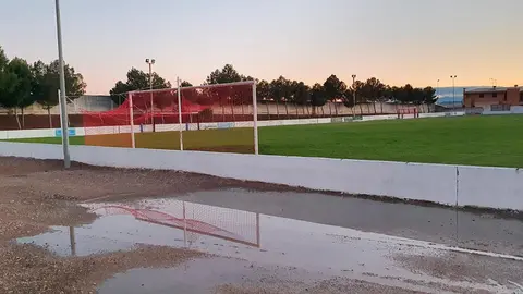 Fusti&ntilde;ana campo f&uacute;tbol