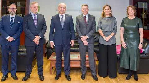 UNED Tudela firma Trinity London