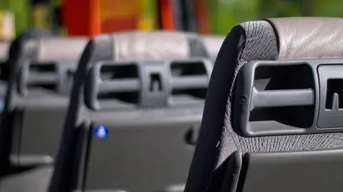 Autob&uacute;s autobuses