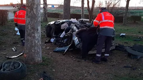 Estado en el que ha quedado el veh&iacute;culo que ha colisionado en el &aacute;rea de servicio de Ribaforada en la Autov&iacute;a del Ebro