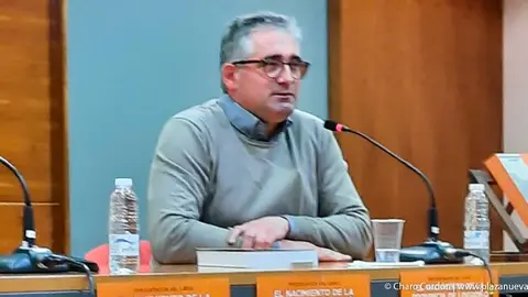 Francisco Javier D&iacute;ez Morr&aacute;s en su intervenci&oacute;n en el Palacio Abacial de Alfaro
