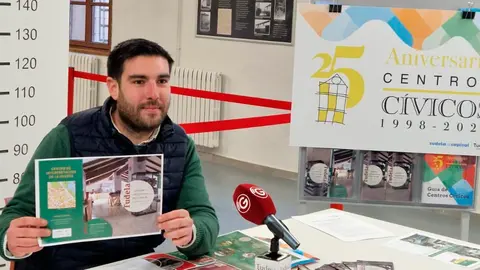 Mart&iacute;n L&oacute;pez Villacast&iacute;n present&oacute; la gu&iacute;a del Centro de Interpretaci&oacute;n de la Huerta de la Ribera de Navarra