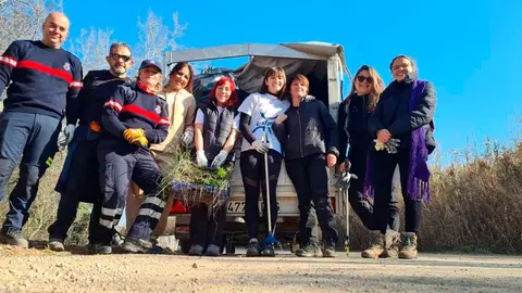 Voluntarios limpieza del r&iacute;o Ebro