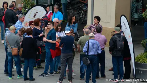 Turistas en la plaza de los Fueros