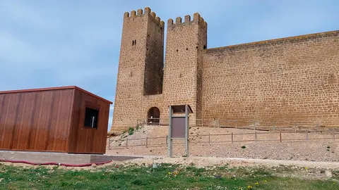 El nuevo punto de informaci&oacute;n tur&iacute;stica que se ha instalado en S&aacute;daba junto al castillo