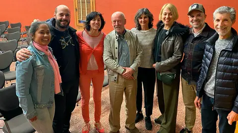 Delina Torrico, Santi Casanova, Olga Chueca, Ruth Serna, Laura S&aacute;ez, Iv&aacute;n Romo y Jos&eacute; Luis Ib&aacute;&ntilde;ez, miembros de la lista del PSN para el Ayuntamiento de Tudela, junto a Juli&aacute;n Balduz (centro de la imagen)