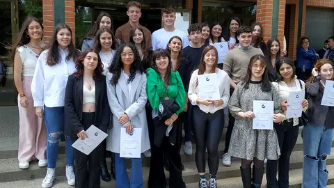 Conjunto del alumando de Bi+ que acudi&oacute; al acto de graduaci&oacute;n