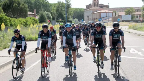 Catal&aacute;n y Miguel Indurain en la etapa Burgos Le&oacute;n en una edici&oacute;n anterior