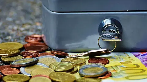 El ahorro de los espa&ntilde;oles se mantiene en picada