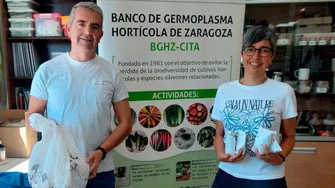 Salom&oacute;n S&aacute;daba, responsable del proyecto y Cristina Mallor, del Banco de Germoplasma de Hort&iacute;colas de Zaragoza