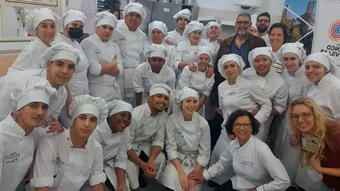 Los alumnos y alumnas de la Escuela de Hosteler&iacute;a pueden descubrir en cuatro formaciones las bondades del producto cincovill&eacute;s 4