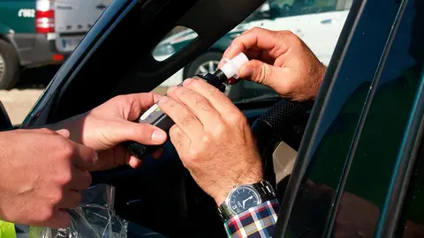 Guardia Civil alcoholimetro alcoholemia alcohol test positivo negativo 0,0