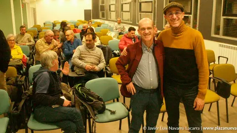 El t&eacute;cnico ambiental Mikel Bazt&aacute;n junto a Eduardo Navascu&eacute;s, de Ecologistas en Acci&oacute;n de la Ribera