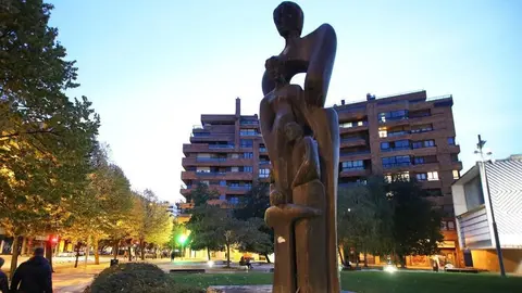 Es obra de Henriette Boutens una escultora holandesa-pamplonesa