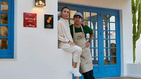Elisa Hernández Alcalde y Álvaro Sanz en su restaurante Es Tragón de Ibiza