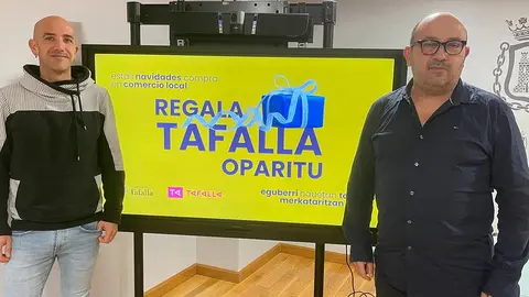 De izquierda a derecha: Ion Kepa Soltxaga Romeo, T&eacute;cnico Municipal y del Consorcio de la Zona Media y Carlos Montoya I&ntilde;urrieta, Concejal de Comercio y Turismo de Tafalla